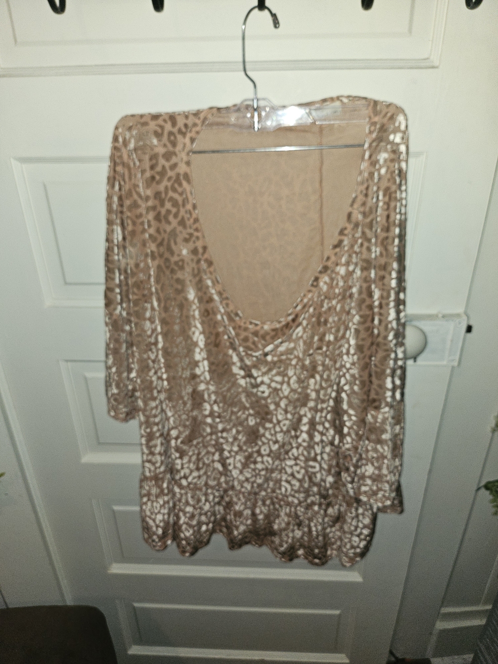 Women’s Leopard Print Scoop Neck Tunic in Taupe